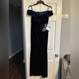Size 4 Petite Alex Evenings long navy/royal blue velvet gown. Floor length.